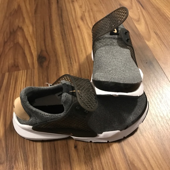 le scarpe nike pennino donne sock dardo se l '8 poshmark le scarpe nike pennino donne sock dardo se l '8 poshmark